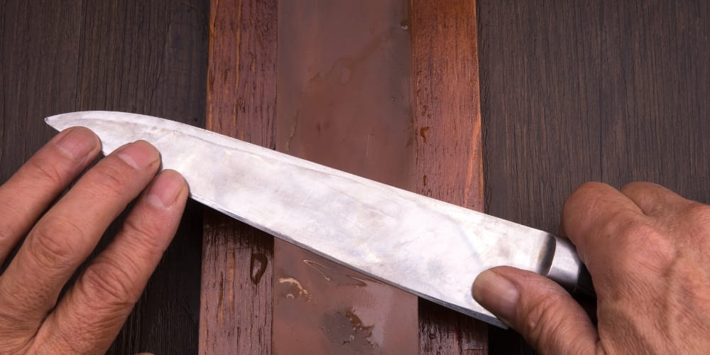 Comment aiguiser un couteau avec du cuir