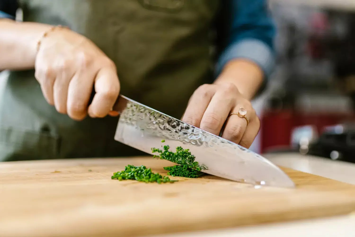 Couteau lame inox ou carbone : lequel choisir