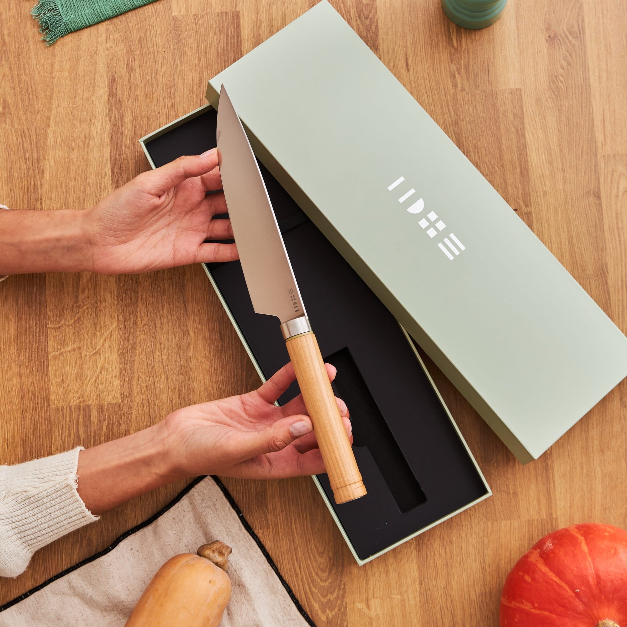 Coffret cadeau élégant contenant le couteau éminceur ETCH, idéal pour les passionnés de cuisine