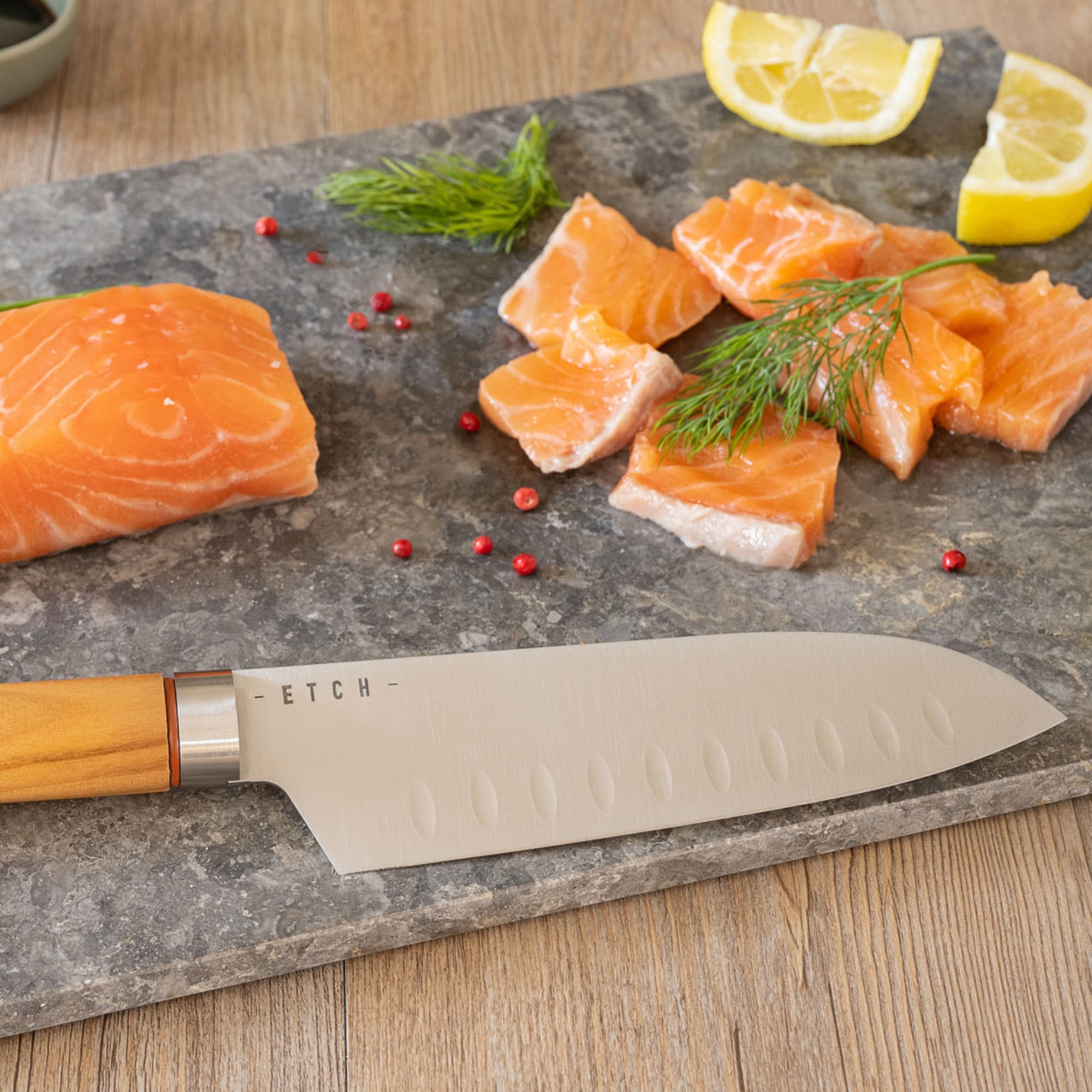 Couteau Santku ETCH - Découpe nette de viandes et poissons