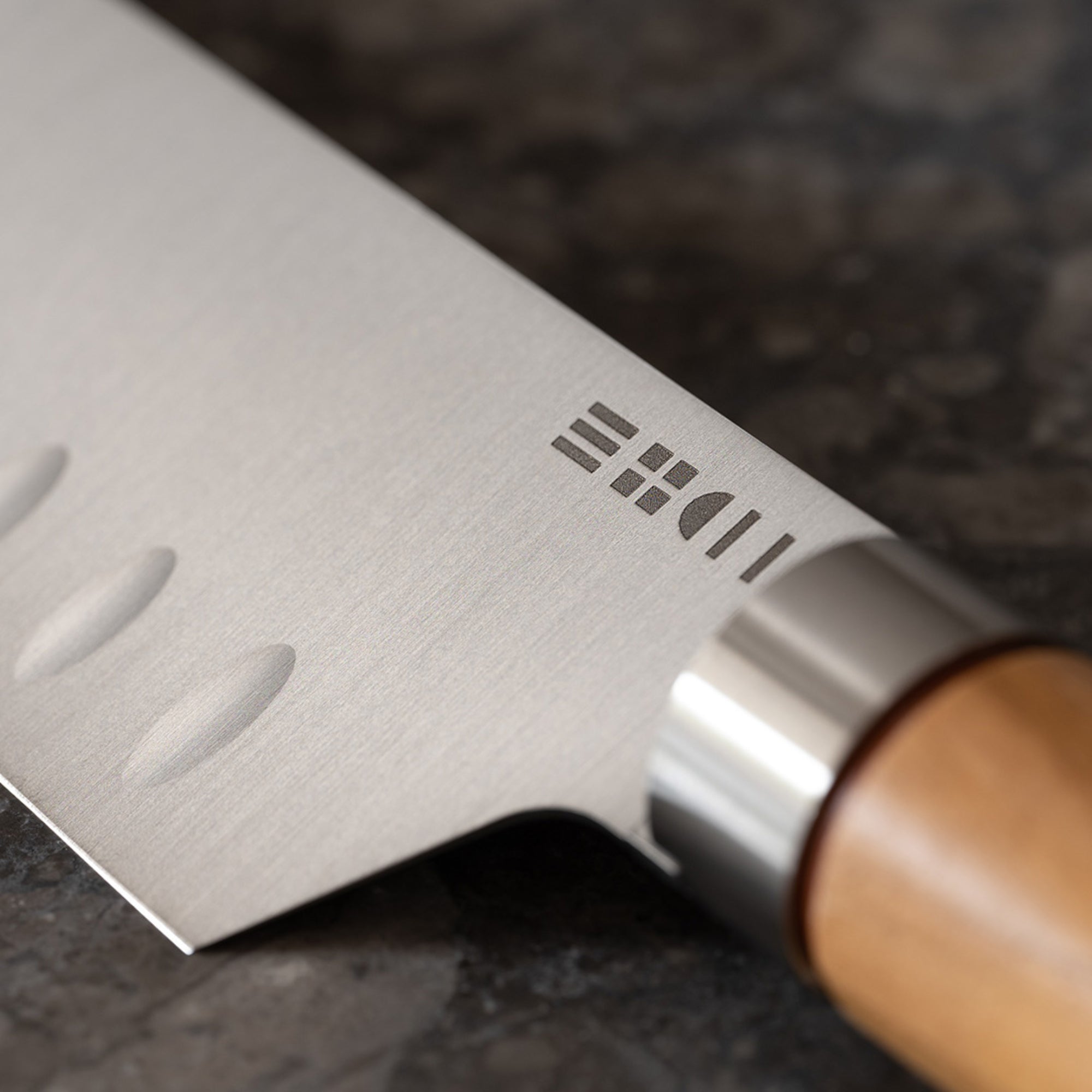 Couteau Santku ETCH lame inox 58 HRC