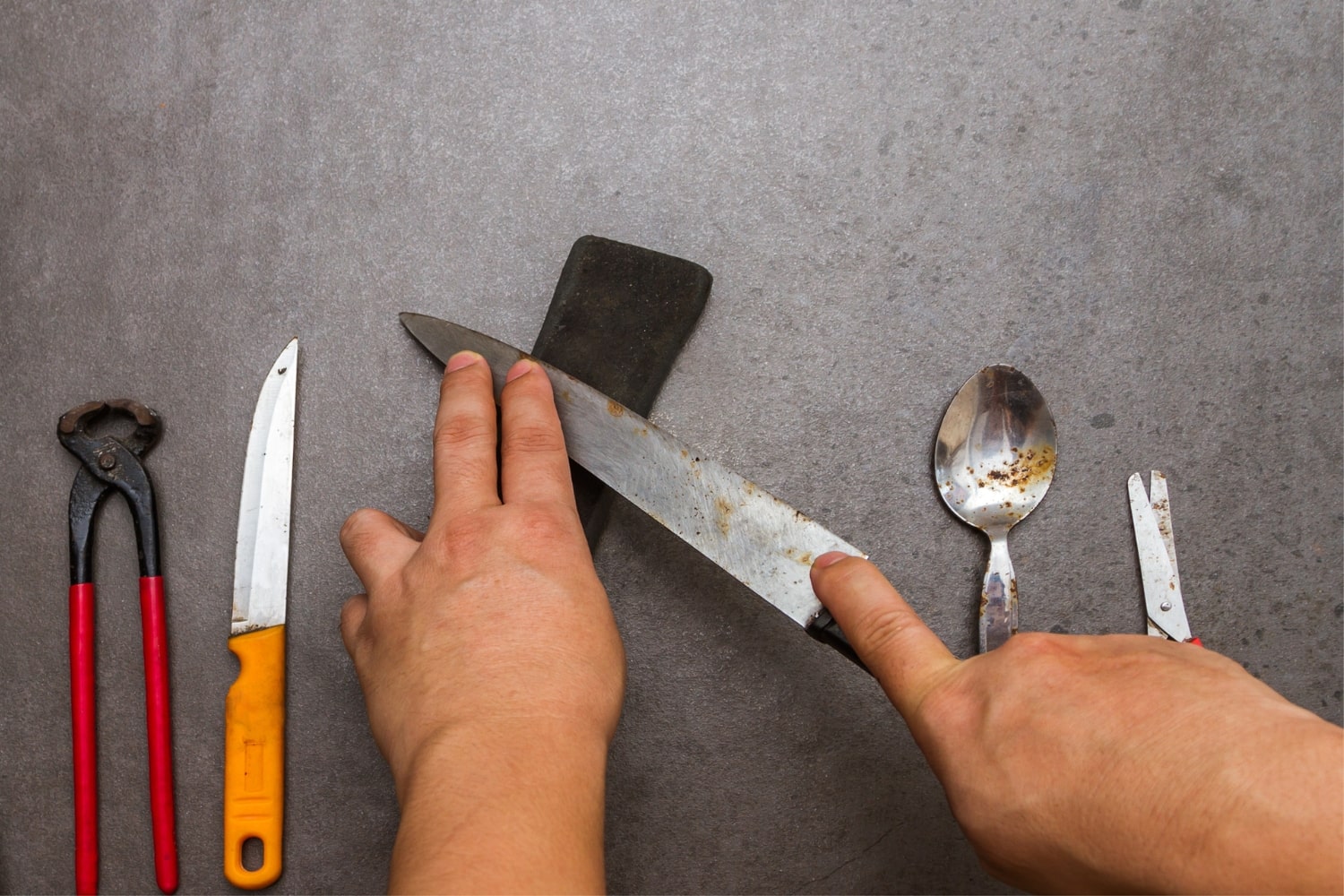 Comment aiguiser un couteau sans matériel à la maison