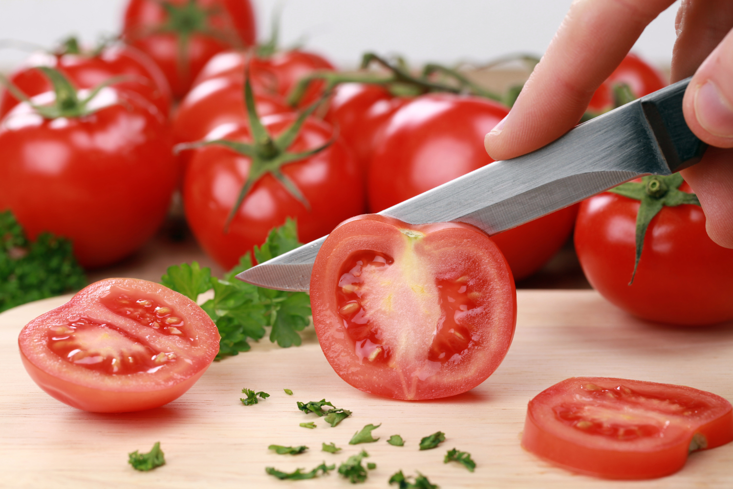 Comment couper des tomates en rondelles