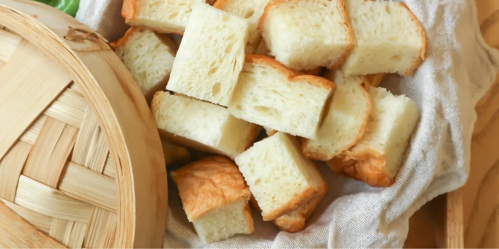 Comment couper le pain pour une fondue savoyarde réussie