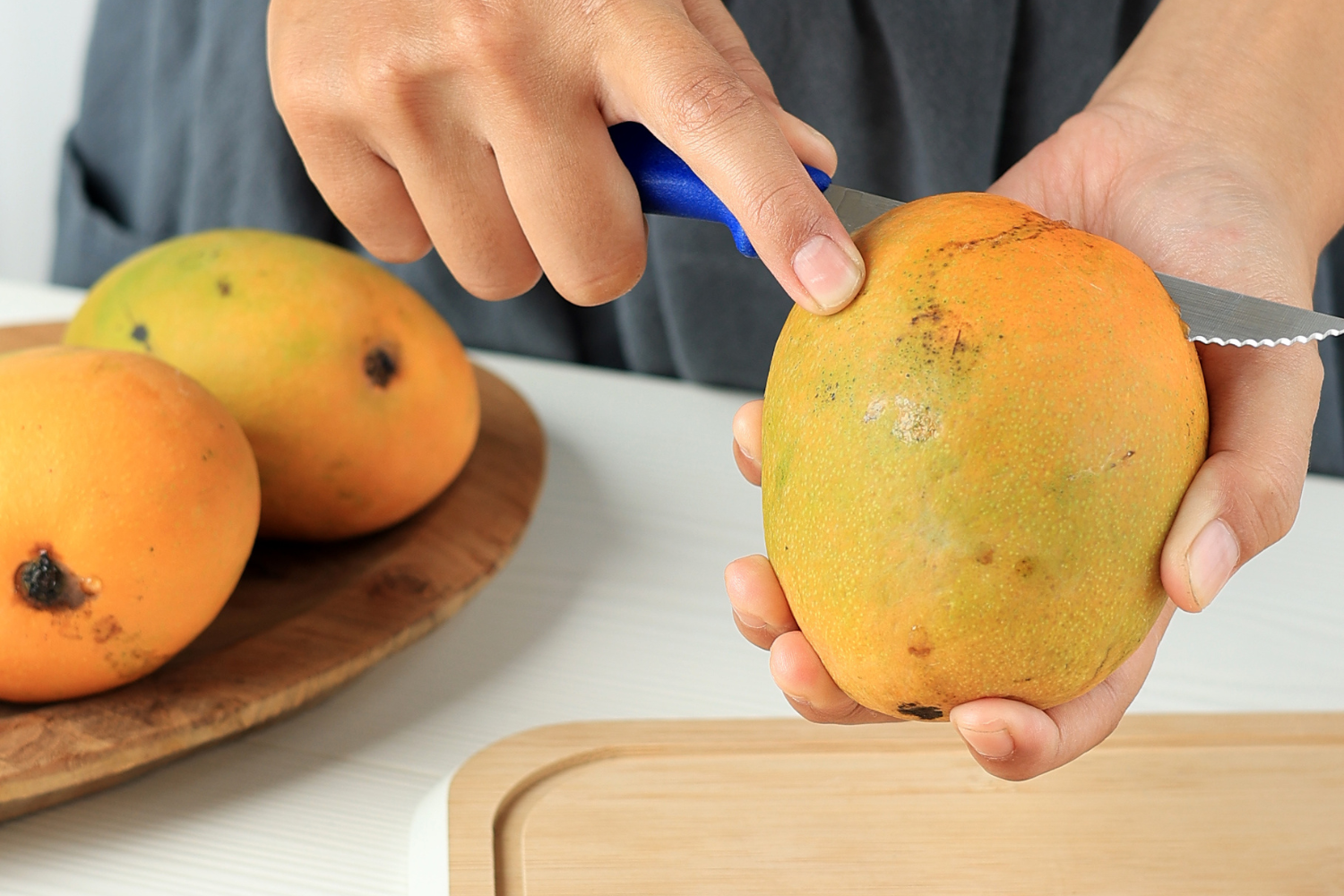 Comment couper une mangue avec noyau