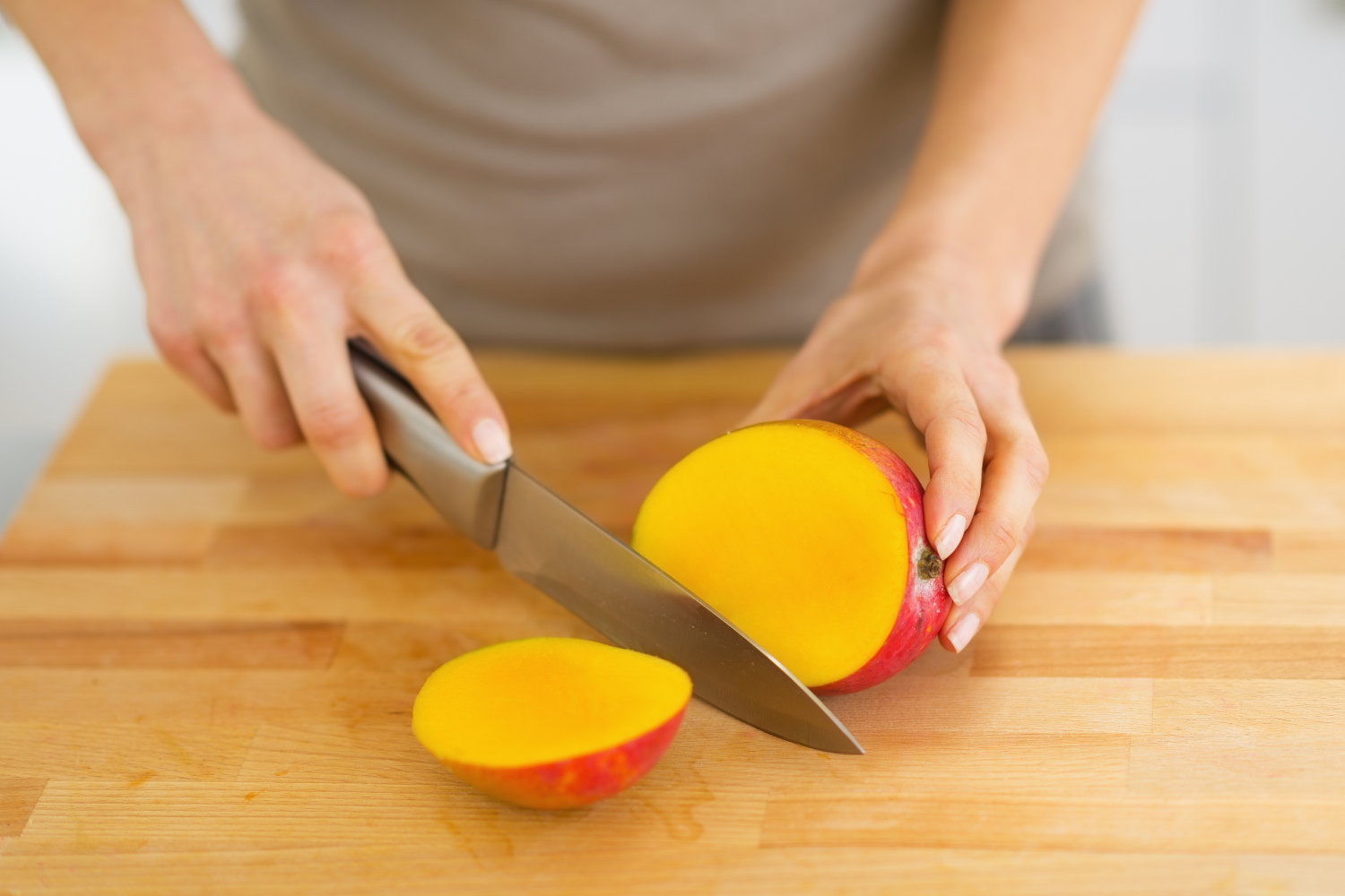 Comment couper une mangue en tranches