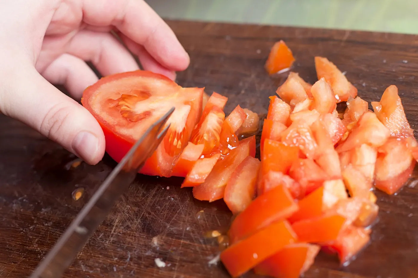 Comment couper une tomate en dés