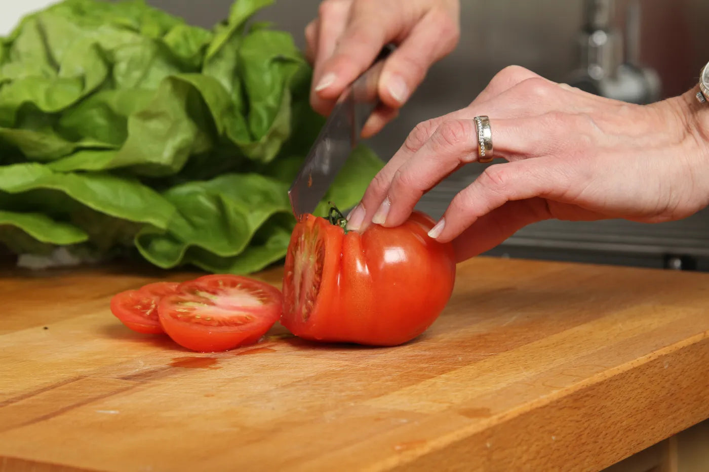 Comment couper une tomate joliment