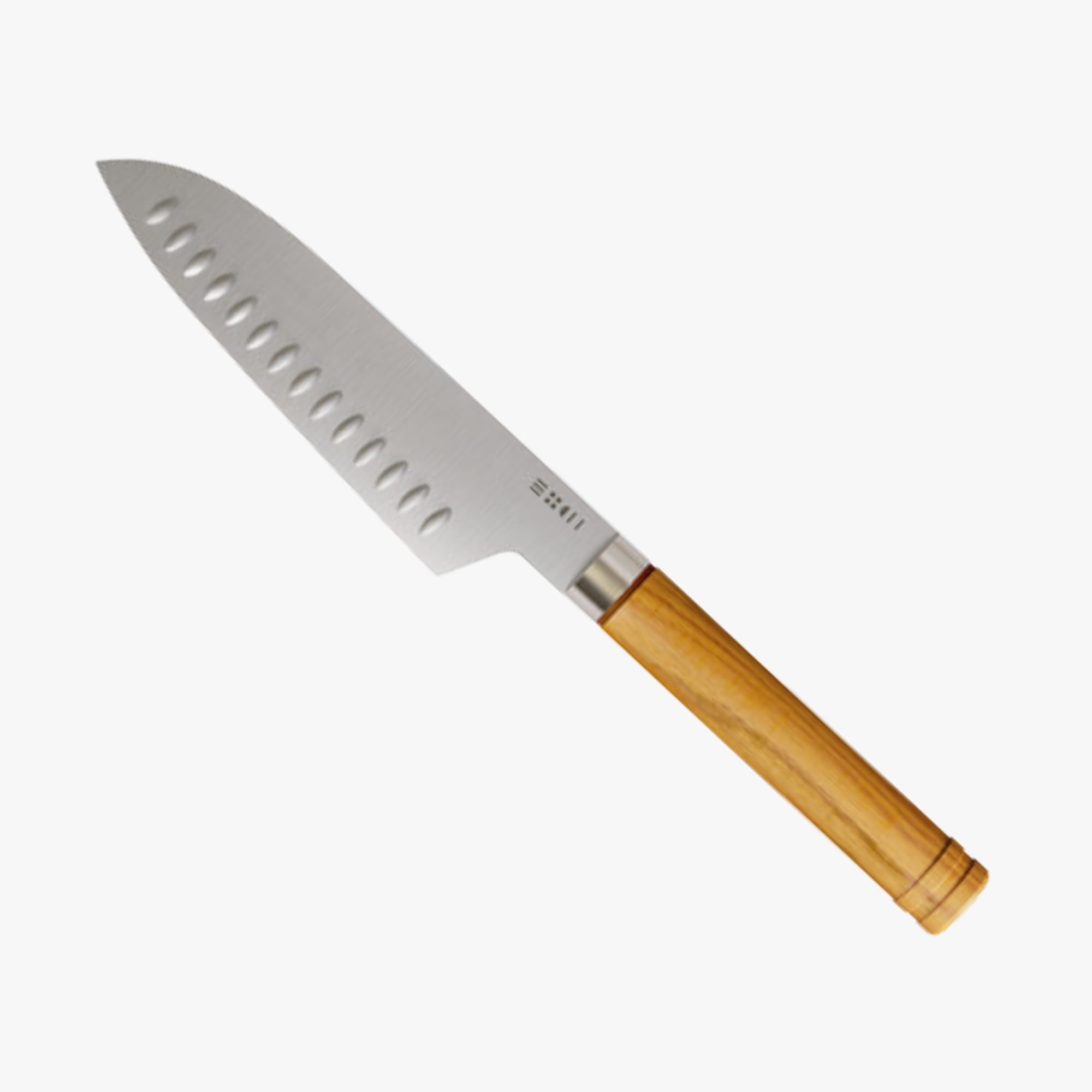 Couteau Santoku ETCH haut de gamme présenté dans une cuisine au style minimaliste