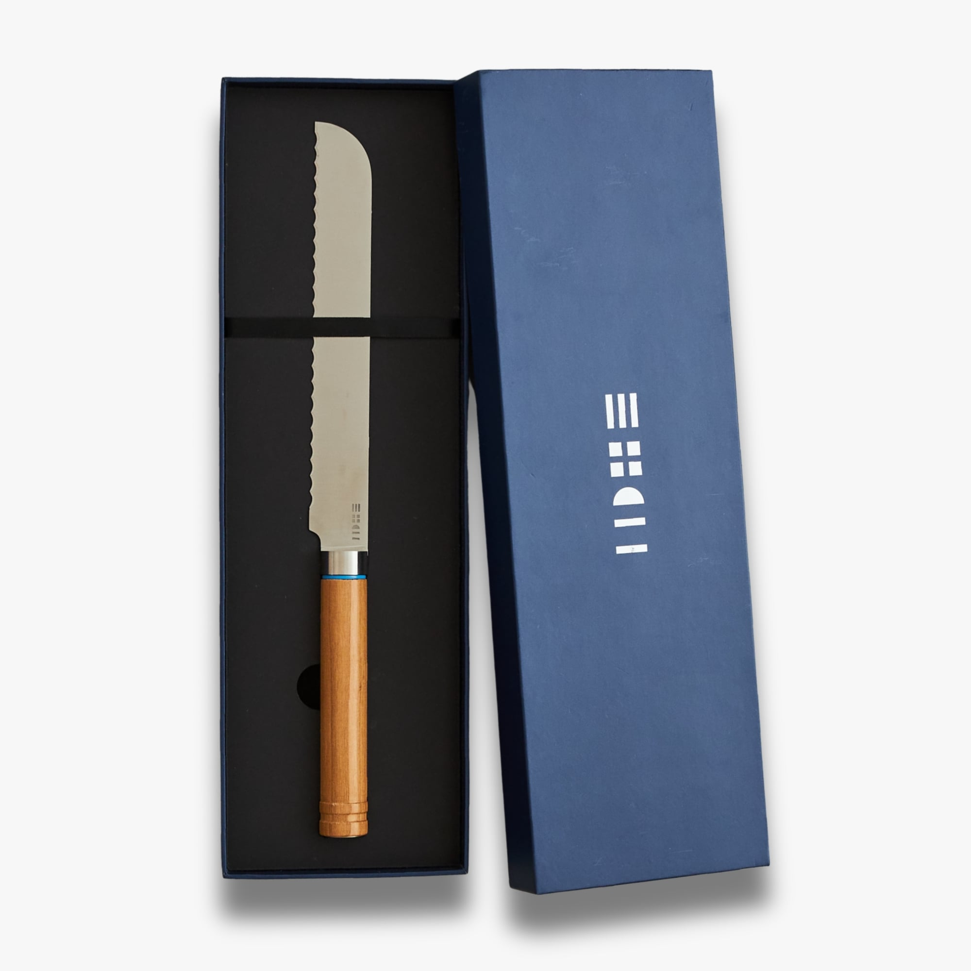 Couteau à pain français-japonais Lame inox dentelée 22 cm Manche bois