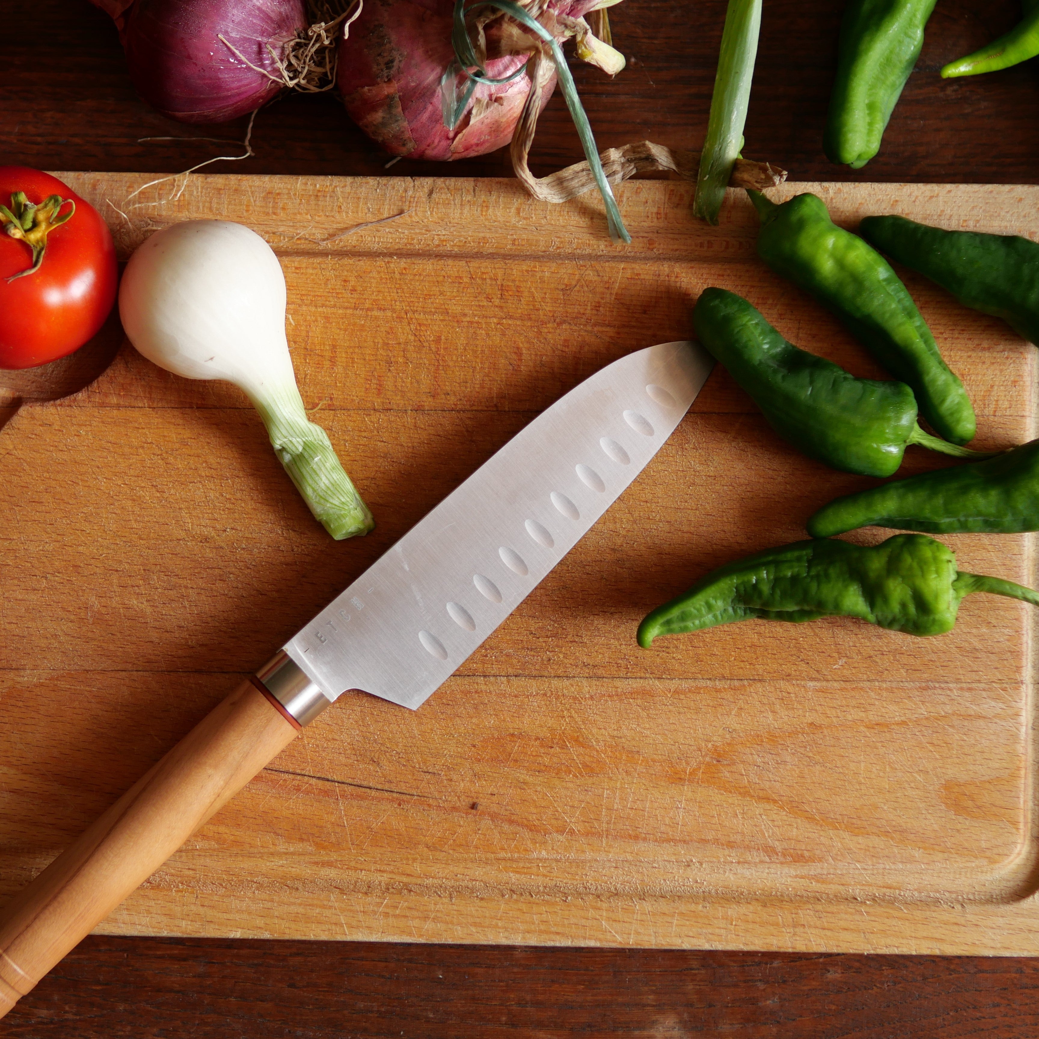 Couteau Santoku : couteau de cuisine professionnel japonais
